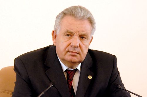 В. Ишаев