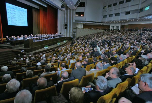 Фото Сергея Куксина - На открывшемся вчера Общем собрании РАН состоялись выборы новых академиков и членов-корреспондентов РАН.