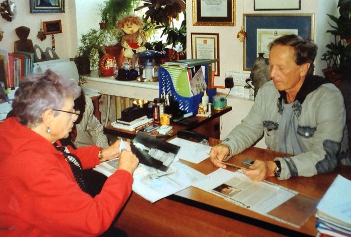 Встреча Тамары Бессолицыной и Михаила Задорнова: разговор о памятнике Невельскому. Октябрь 2009-го, Хабаровск.