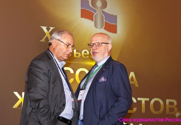 Депутат Госдумы РФ от Хабаровского края и секретарь СЖР (направление: социальный и правовой статус журналиста) Борис Резник и советник президента РФ, руководитель Совета при президенте РФ по правам человека и секретарь СЖР (направление: законодательство о СМИ, Большое Жюри СЖР, вопросы профессиональной этики и саморегулирования, контакты с федеральными органами государственной власти и Общественной палатой РФ) Михаил Федотов (слева направо)