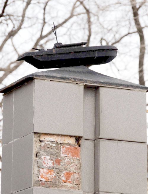 Памятник катерникам разваливается сам собой