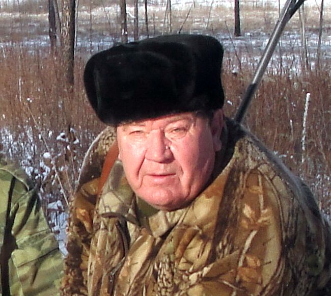 Ну и наконец сам Начальник управления по охране, контролю и регулированию использования объектов животного мира и среды их обитания в Амурской области Иван Владимирович Ряжских - его интеллектуальное и озабоченное судьбами живой природы лицо как бы говорит: «дорогой Леонардо Вильгельмович! Работаем в поте лица на ниве контроля и регулирования, но не хватает нам твоего бабла!»