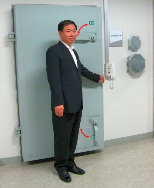 Мэрия Сеула. Вход в «чрезвычайный» бункер