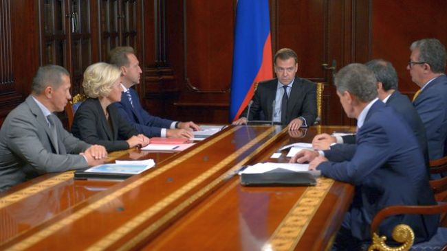 Совещание премьер-министра РФ Дмитрия Медведева с вице-премьерами. Фото пресс-службы Правительства РФ.