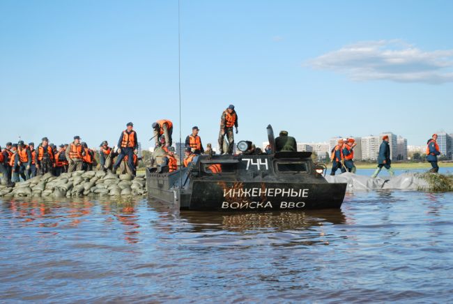 Инженерные войска - живой щит на Амуре (нажмите, чтобы увеличить)