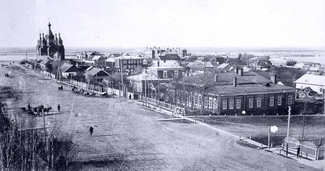 Главная улица города (нажмите, чтобы увеличить)