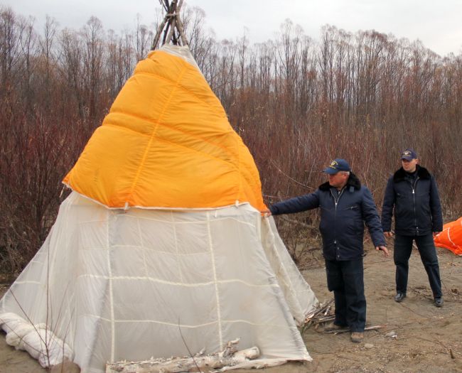 Спасательный шалаш из парашюта