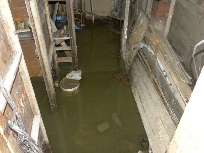 Говоря сегодня о поселке Николаевка, упоминать наводнение в прошедшем времени пока нельзя. Вода ушла с улиц, но есть дома, в подвалах которых она до сих пор стоит