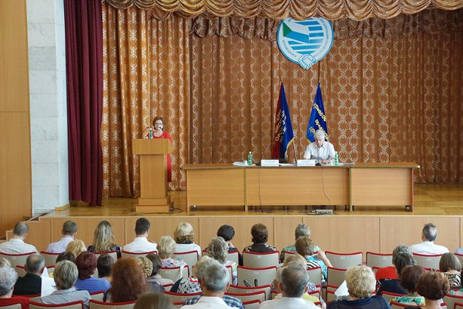 Идет конеренция. Пресс-служба Хабаровского крайпрофобъединения.