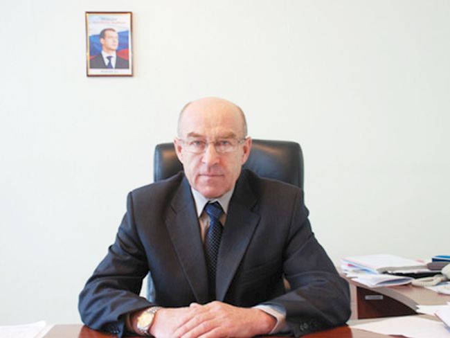 Глава МО городской округ «Смирныховский» Николай Козинский, на официальном сайте www.smirnyh.ru еще при портрете Медведева. Так кто для него президент России?/Нажмите, чтобы УВЕЛИЧИТЬ (нажмите, чтобы увеличить)