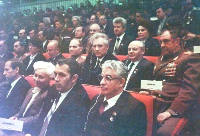 Генерал армии Дмитрий Язов был избран делегатом XXVII съезда КПСС от Хабаровской краевой парторганизации.