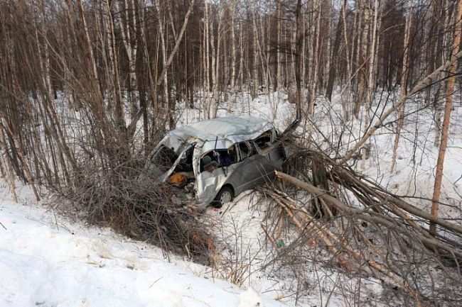 Все что осталось от правительственного автобуса. Фото Виктора Гуменюка