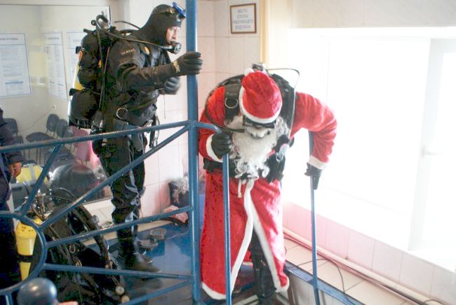 Дед Мороз - водолаз. Фото ФГКУ «ДВРПСО МЧС России»