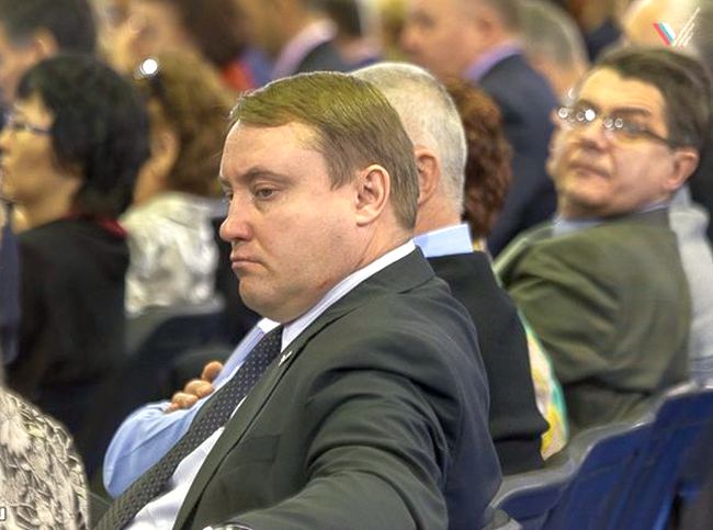 Руководителя регионального «ЖКХ-Контроля», сопредседателя штаба ОНФ Хабаровского края Сергея Мазунина (на первом плане) так и не включили  в лицензионную комиссию