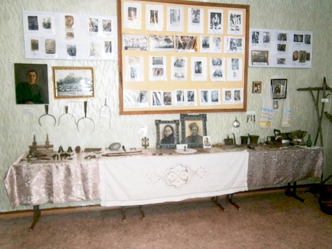 Экспонаты из музея ДК с. Екатерино-Никольское ЕАО. Фото из видеосюжета Дорога к храму