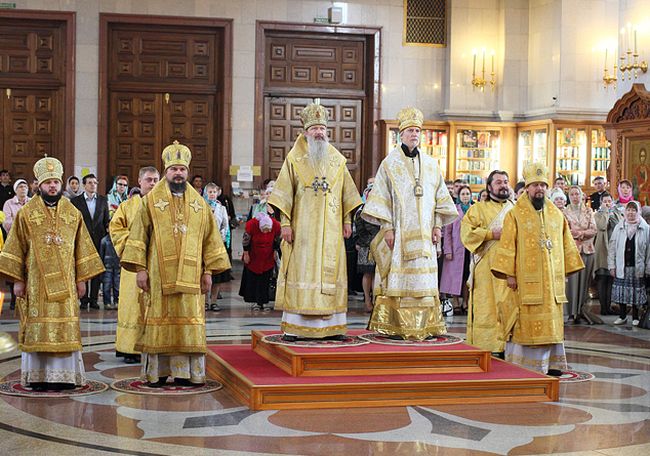Литургия с участием пяти архиереев