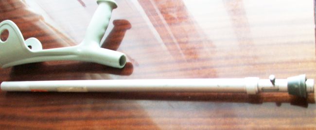 У костылей и тросточек очень уязвимая нижняя часть - резиновые насадки быстро стираются