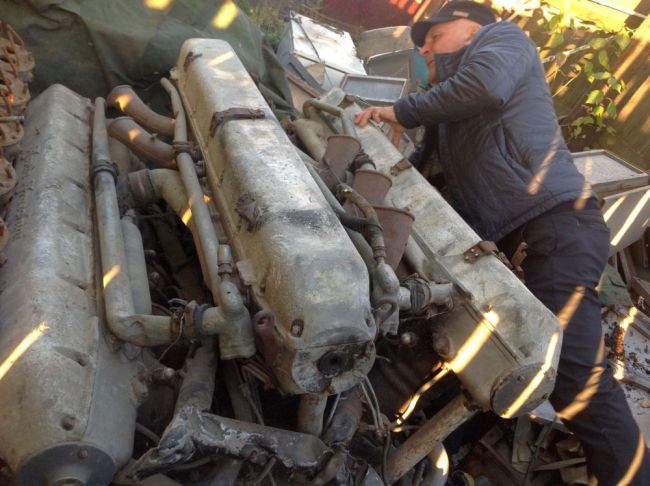 Двигатели осматривает эксперт (нажмите, чтобы увеличить)