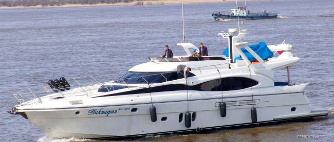 Яхта «Виктория» на Амуре