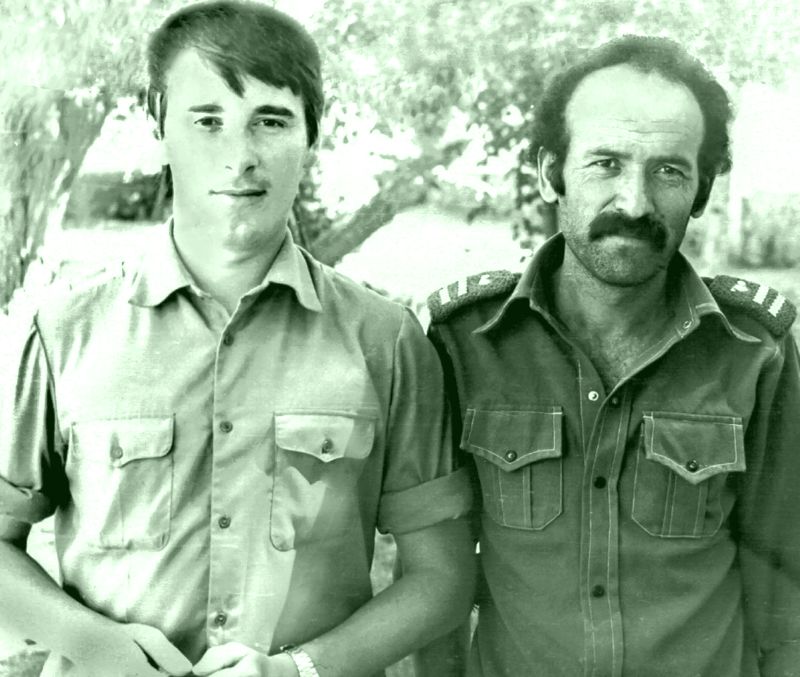 Капитан внутренних войск МВД СССР Вадим Голубев и его коллега из Царандоя. Фото 1980-х годов.