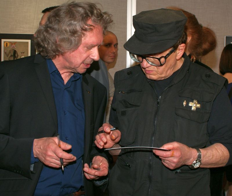 Магаданский график Юрий Галдин (слева) и Михаил Шемякин: автограф на память