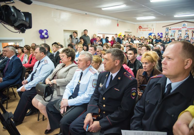 Аппарат мэра на первом ряду