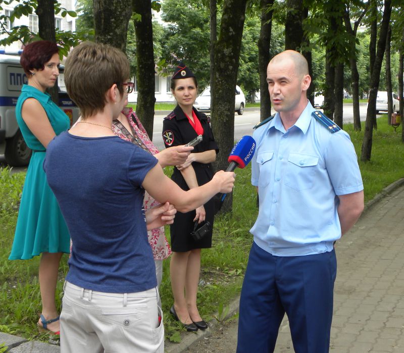 Прокурор Биробиджана, советник юстиции Роман Якунин согласился ответить на вопросы журналистов, правда, не всех