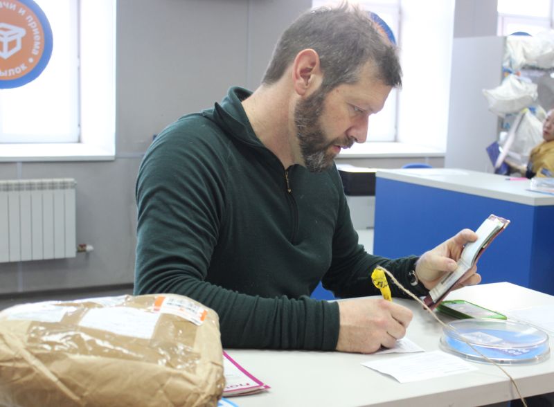 Эндрю Ллойд получил свои посылки из Лондона в Якутске.