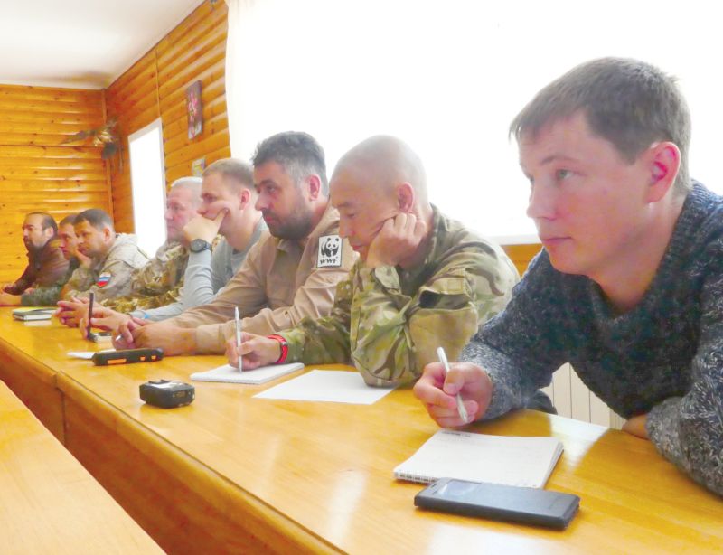 Сотрудники охотнадзора учатся. Фото: Юлия Фоменко / WWF России