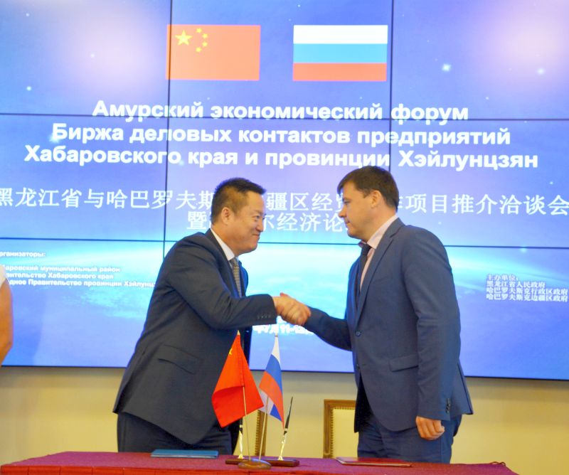 Меморандум о взаимопонимании и дружбе между администрацией Хабаровского района и Народным правительством города Цзямусы подписали глава Хабаровского района Денис Удод и мэр города Цзямусы Го Цзипин