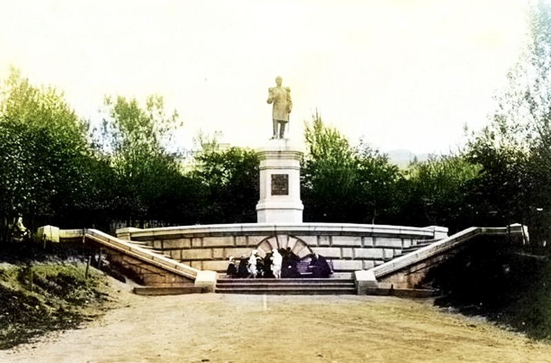 Памятник Завойко во Владивостоке