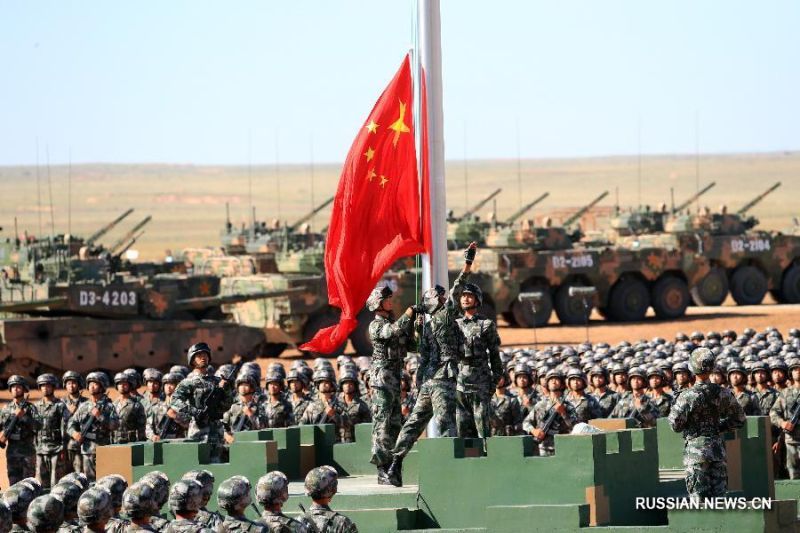 На полигоне Чжужихэ прошел военный парад / Синьхуа