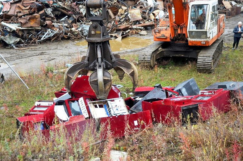 Уничтожение игровых автоматов в Магадане