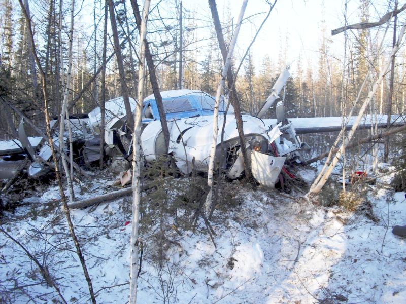 Комиссией МАК составлены кроки (схема) места авиационного происшествия самолета L410 UVP-E20 RA-67047 15.11.2017 г. в Хабаровском крае. Cамолет упал в лесной массив на удалении 1200 м от торца ВПП 41 аэродрома Нелькан. Падение произошло практически без поступательной скорости. При столкновении с землей самолет получил значительные повреждения.