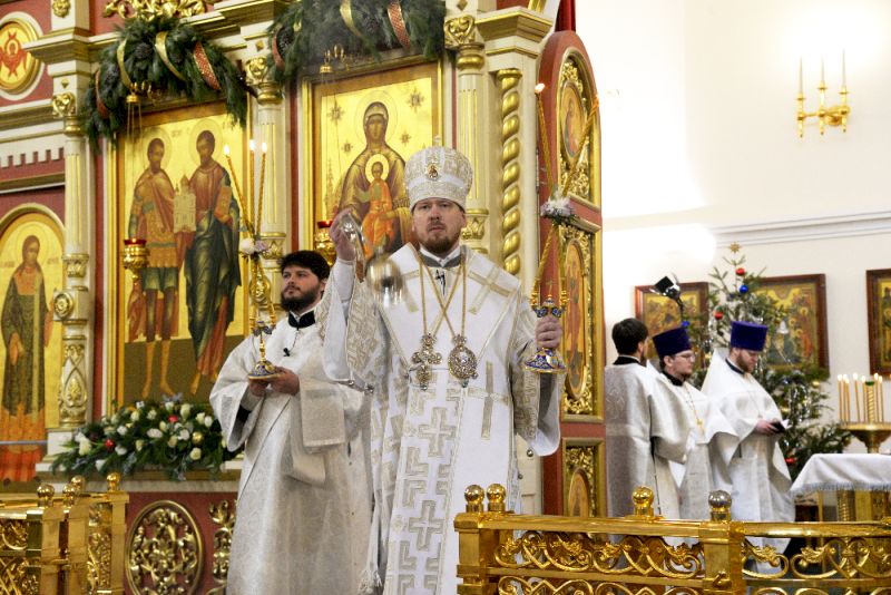 В праздник Рождества Христова глава Приамурской митрополии совершил Божественную литургию в Спасо-Преображенском кафедральном соборе. Информационный отдел Хабаровской епархии. Фото: Игорь Онучин