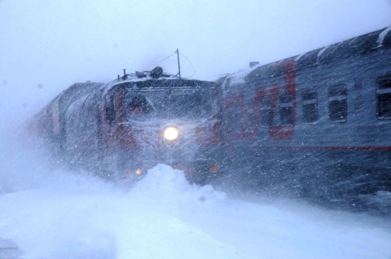 Из-за очередного сильнейшего циклона на Сахалине отменены поезда