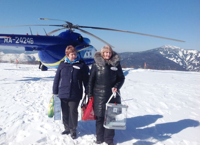 Члены участковой избирательной комиссии Нанайского района Хабаровского края: Маргарита Липовская (слева) и Наталия Казьмина.