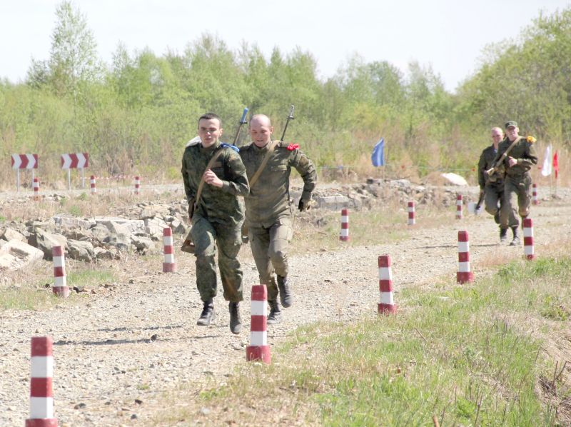 В ходе Всеармейского этапа конкурса «Снайперский рубеж-2018» конкурсанты состязались в дисциплине «Снайперский биатлон»