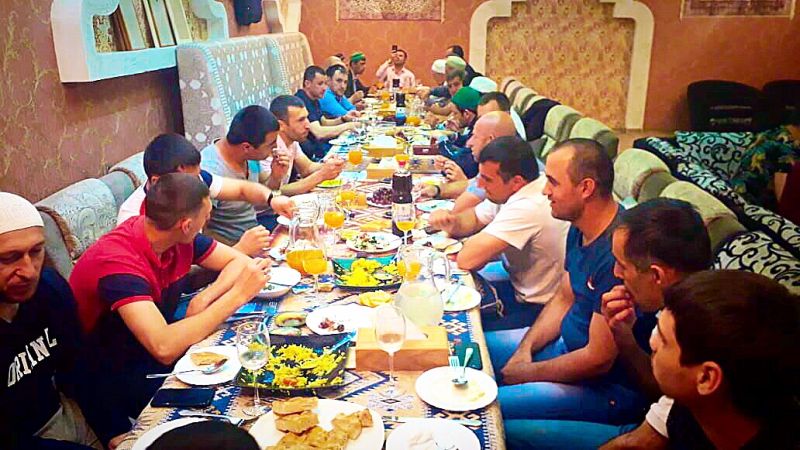 Разговение - вечерний прием пищи во время месяца Рамадан