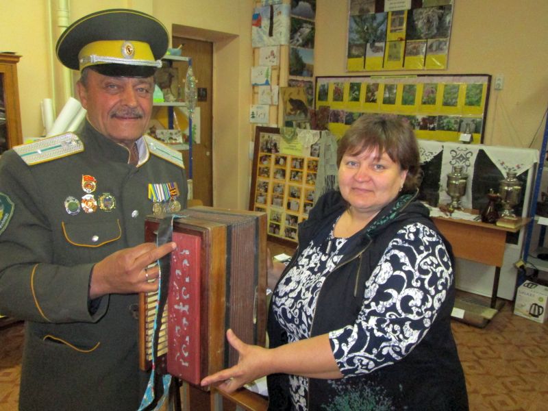 Тальянка, на которой больше века назад играли первые переселенцы на Дальнем Востоке России, украсила комплексный музей «Возрождение» в селе Циммермановка Ульчского района Хабаровского края