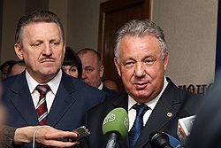 Полпред Виктор Ишаев (справа) не сомневается, что оставил преемнику достойную команду