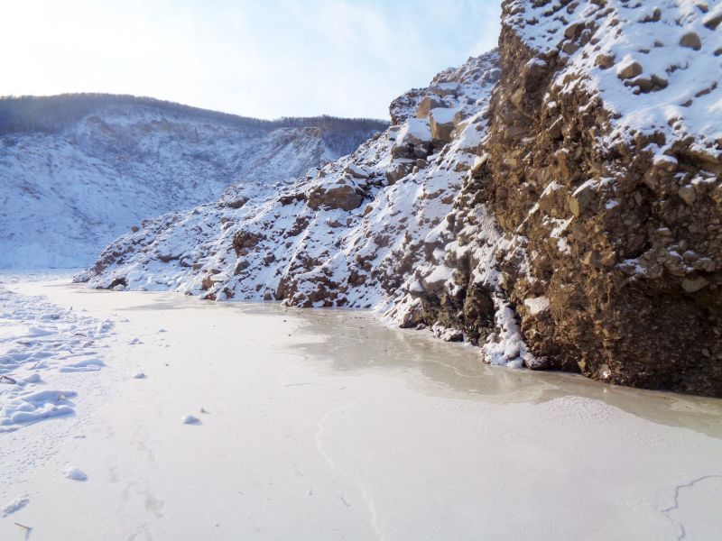 Плотина в водохранилище