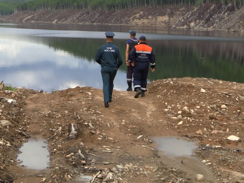 Специалисты МЧС России и научная группа завершили работы в месте схода оползня в реку Бурея в Хабаровском крае