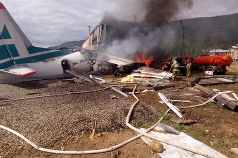 Все что осталось от самолета Ан-24.
