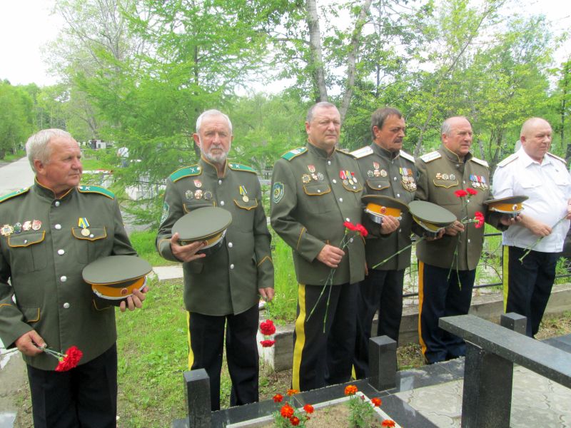 Амурские казаки по собственной инициативе установили Поклонный крест с памятными табличками в поминание о погибших воинах-интернационалистах, участвовавших в так называемых «горячих точках»