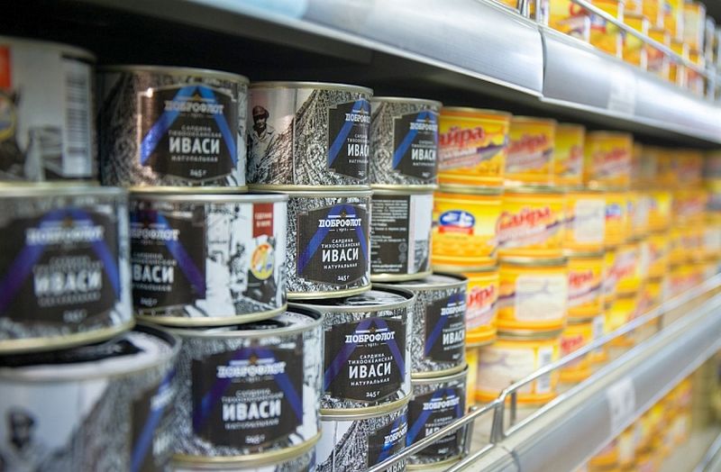 Почти 100 миллионов банок рыбных консервов выпущено в Приморье