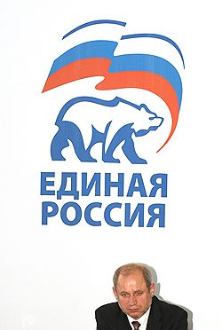 Руководство хабаровского реготделения «Единой России» (на фото секретарь политсовета Сергей Иванченко) решило предложить однопартийцам из городского отделения руководителя из «общественников»