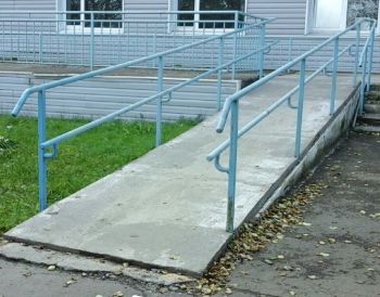 Пандус в Ванинской ЦРБ после ремонта