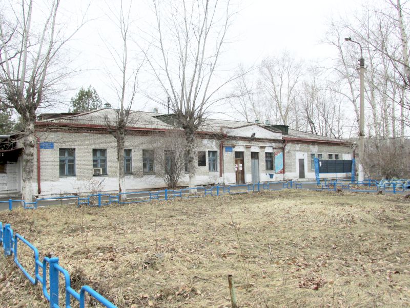 Проходная  завода  «Амурлитмаш» (Комсомольского механического завода) - последнего места работы Н.П. Старостина в Комсомольске.