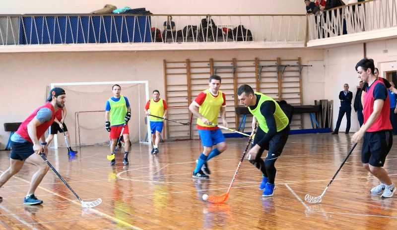 Преподаватели ДВГАФК и депутаты Законодательной думы Хабаровского края вышли с клюшками в руках агитировать за здоровый образ жизни